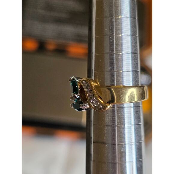 Gold-Plated Ring With Green & Clear Gemstones Size 5 - Picture 10 of 11
